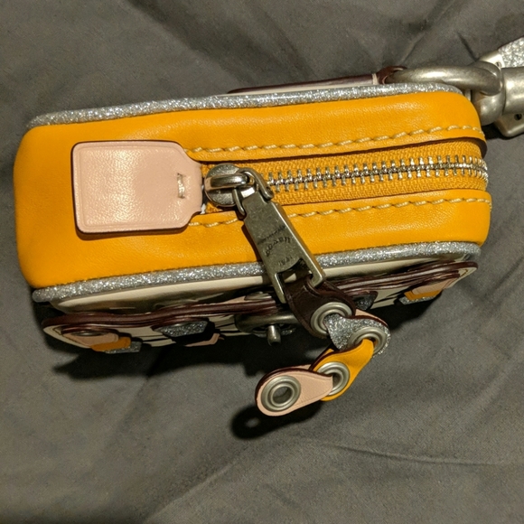 Coach Dylan 8 in Link Glovetanned Leather - Picture 4 of 8